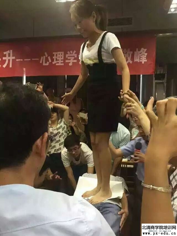 7.郭敬峰南阳联通-神奇催眠架人桥-600.jpg