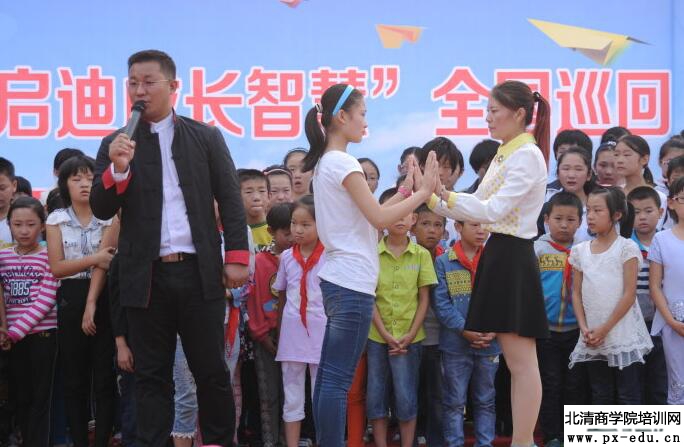 桂宾老师走进青岛黄岛区十一中学