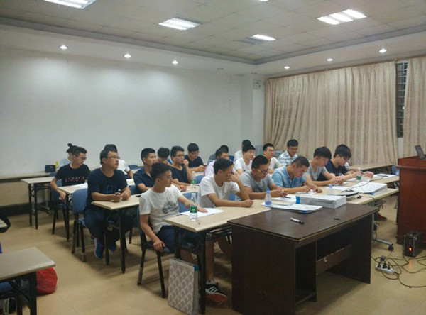 和平坤老师在2016.7.17.为大亚湾核电站讲授《新员工入职培训》课程 和平坤老师在2016.7.17.为大亚湾核电站讲授《新员工入职培训》课程