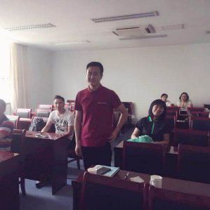 李子睦老师在南京财经大学分享移动互联网思维和新媒体营销课程 李子睦老师在南京财经大学分享移动互联网思维和新媒体营销课程