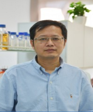 何俏军