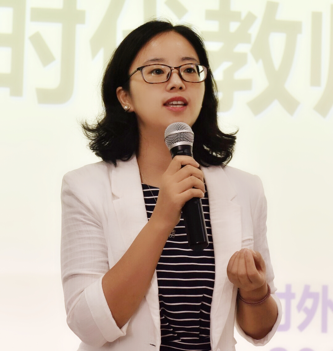 李芳