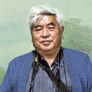 施奠东